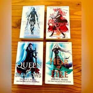 Throne of Glass UK White Cover set